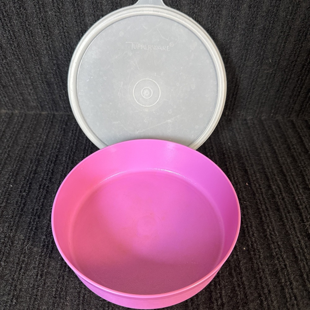 Tupperware Purple Medium Wonder Bowl w/Seal Great Condition 1551